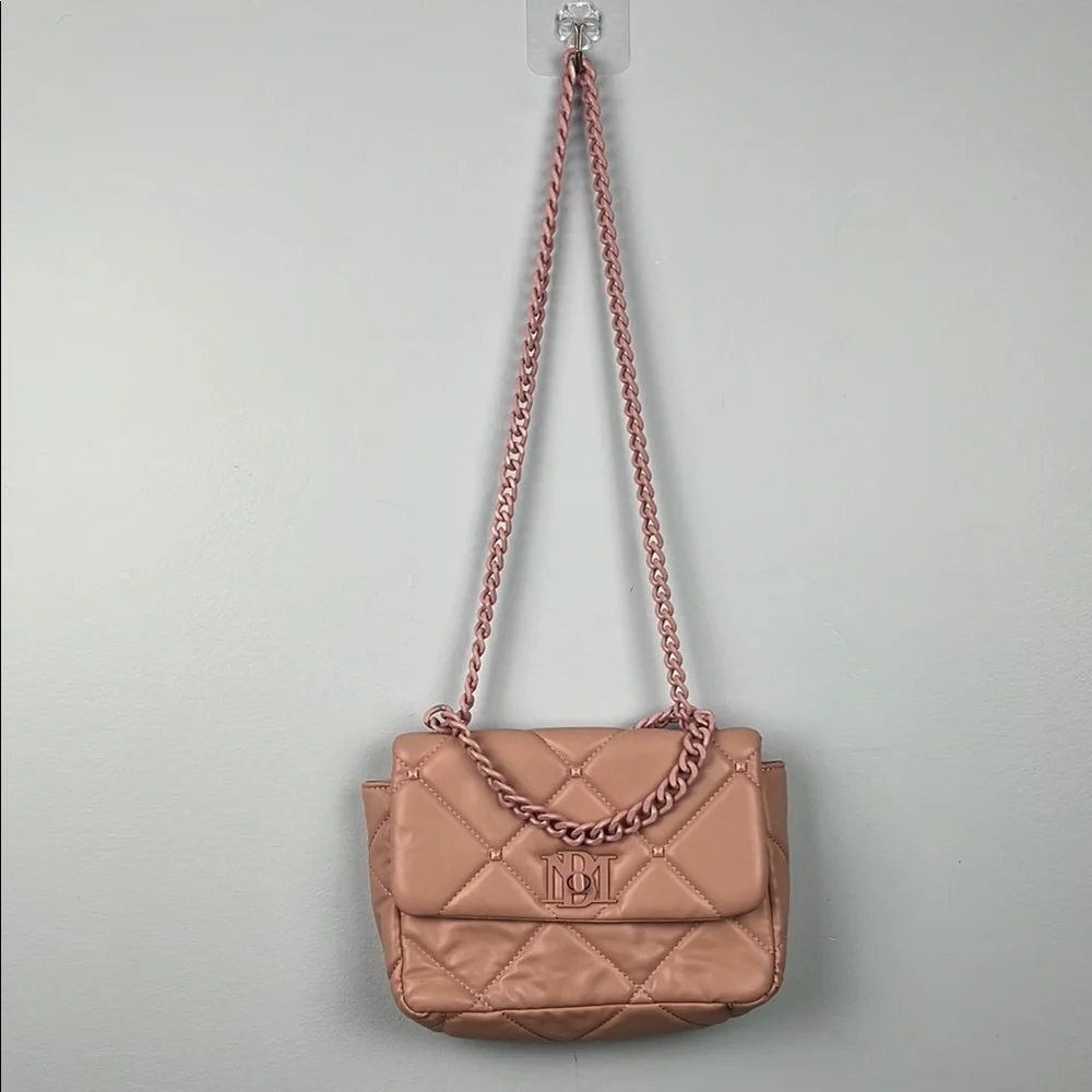 Badgley Mischka pink quilted chain, detail shoulder bag